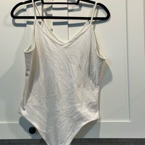 Elegant White Ribbed Women's Top